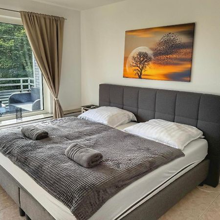 3 Zimmer Apartment Mit Balkon Wuppertal Bagian luar foto